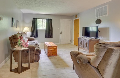 Poland Apartment | Cozy Youngstown Apartment w/Central A/C + Heating