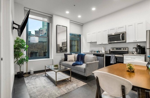 Cultural District Apartment | CozySuites Stunning 1BR in Downtown Pitts #34