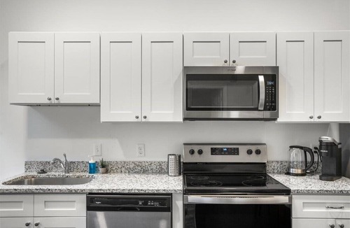 Cultural District Apartment | CozySuites Stunning 1BR in Downtown Pitts #34
