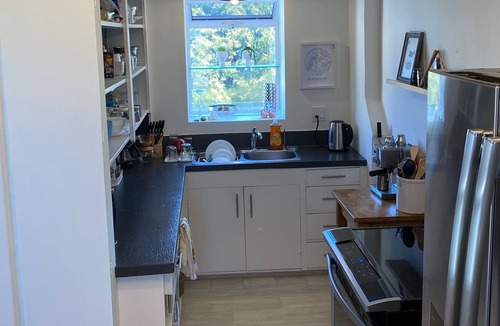 Kincardine House | Creative Retreat & Walk to the Beach!