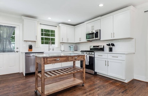 Crestwood South House | Crestwood Contemporary - Minutes to Downtown!