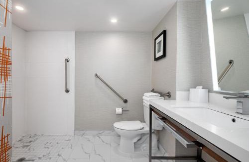 Etobicoke Hotel | Crowne Plaza Toronto Airport by IHG