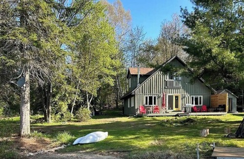 Machar Cottage | Crystal Haven Lake House tranquility found with this 3 bdrm plus bunkie retreat