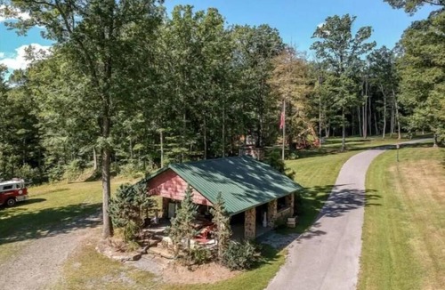 Clearfield Cabin | Cub Cabin @ The Bear's Den