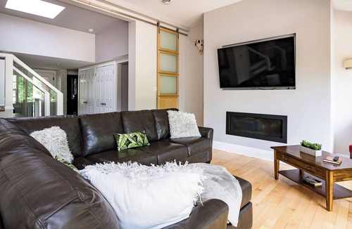 Owen Sound House | Custom Mansion on the Water | Heated Pool | Hot Tub