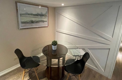 New Toronto House | Cute 2 Bedroom Apartment with Kitchen and Living