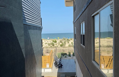 Rehoboth by the Sea Condo | Cute 2nd floor Condo just steps to the Beach