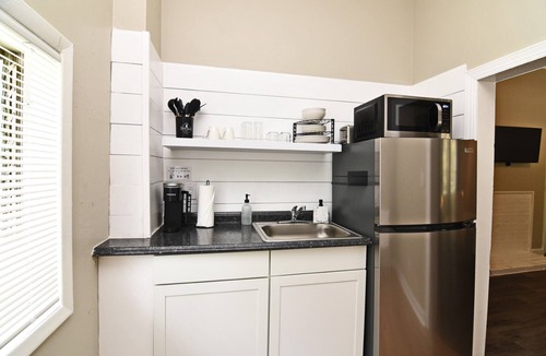 Winter Garden Apartment | Cute Studio on the Bike Trail