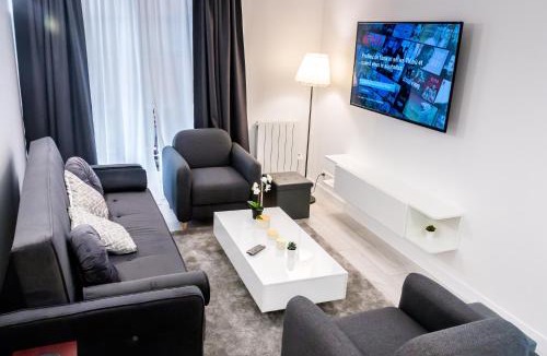 Champs-sur-Marne Apartment | D&E - PARIS-DISNEY - HOLIDAYS APARTMENT - APPARTEMENT DE VACANCES - 5 CHAMBRES- 5 SDB - 5 BEDROOMS - 5 BATHROOMS - Netflix