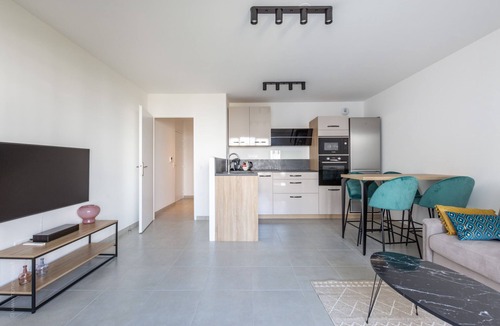 Chessy Apartment | Dans le Pré by Plaza