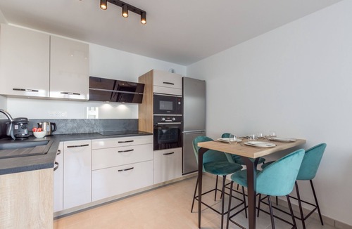 Chessy Apartment | Dans le Pré by Plaza