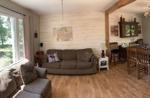 Wilberforce Cottage | Dark Lake Family Getaway