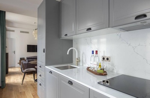 Faubourg-du-Roule Apartment | Davis, 4 stars, Chic & Modern at 50 meters from the Champs-Elysées