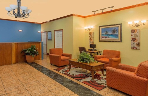 Biggar Hotel | Days Inn by Wyndham Fort Myers