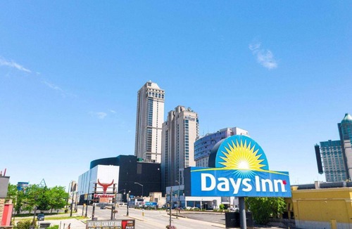 Fallsview Hotel | Days Inn by Wyndham Fallsview
