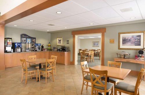 Ramara Hotel | Days Inn by Wyndham Orillia