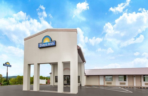 Grantville Hotel | Days Inn by Wyndham Grantville Hershey North