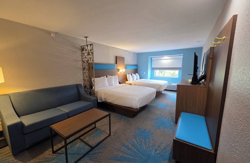 Brandon Hotel | Days Inn & Suites by Wyndham Brandon Amphitheater
