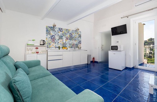 Liparlati Apartment | De Vivo Realty - Santoro Suite in Positano with a private hot tub