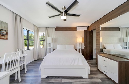Central Beach Hotel | Deco Boutique Hotel