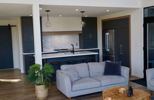 Unorganized Centre Parry Sound Cabin | Deer Lake Onyx - Modern Waterfront Cottage