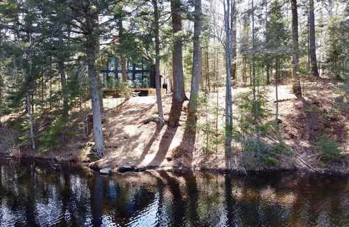 Unorganized Centre Parry Sound Cabin | Deer Lake Onyx - Modern Waterfront Cottage