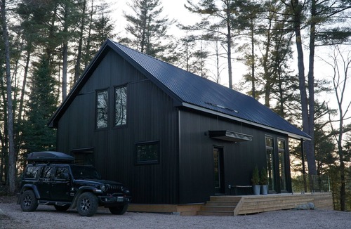 Unorganized Centre Parry Sound Cabin | Deer Lake Onyx - Modern Waterfront Cottage