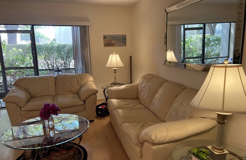 Deerfield Beach House | Deerfield Beach 2bedroom 2 bath townhouse 3mi from beach,Deercreek Golf⛳️