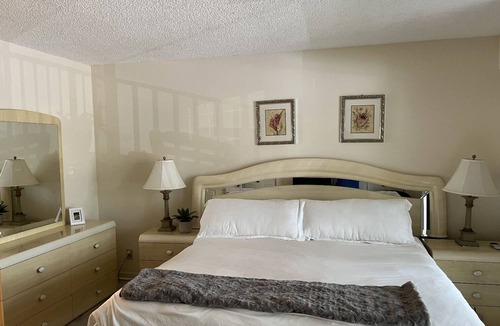 Deerfield Beach House | Deerfield Beach 2bedroom 2 bath townhouse 3mi from beach,Deercreek Golf⛳️