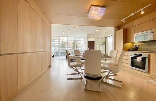 CityPlace Apartment | Delight 4BR Apartment in Downtown Toronto - Free Parking