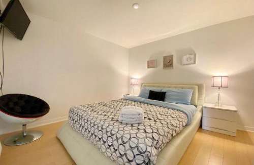 CityPlace Apartment | Delight 4BR Apartment in Downtown Toronto - Free Parking