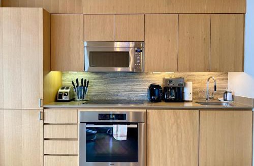 CityPlace Apartment | Delight 4BR Apartment in Downtown Toronto - Free Parking