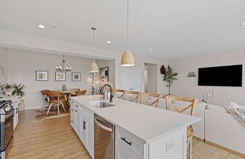 McCandless Township House | Delightful 3-bedroom townhome in Pittsburgh