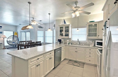 White Sands Cottages House | Delightful 3-br, 3-ba Gulf view town home with roof top observation deck!