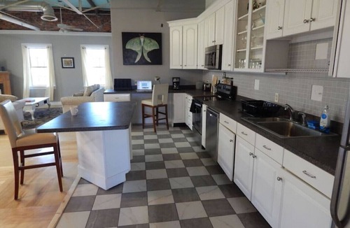 Salisbury Apartment | Deluxe corner apartment with riverfront views close to dining and downtown