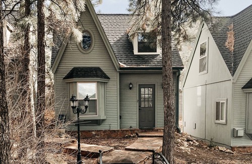 Flagstaff Cottage | Deluxe Cottage Chalet #3 - Private Deck, BBQ, Cozy & Clean!