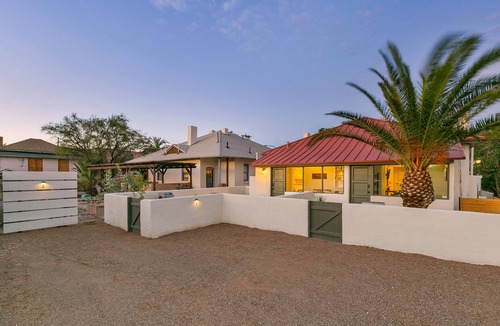 Iron Horse Historic District House | Desert Fox Retreat| Walk to Congress| Free Parking