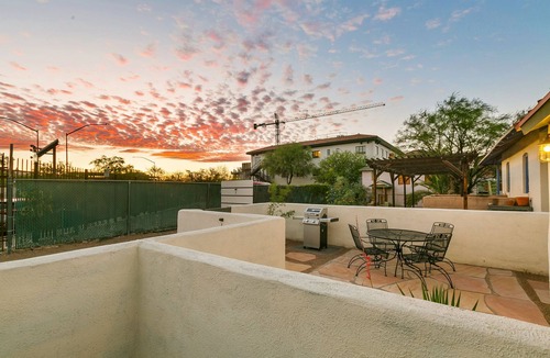 Iron Horse Historic District House | Desert Fox Retreat| Walk to Congress| Free Parking