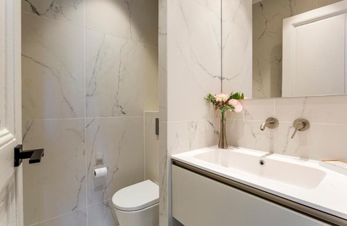 Epinettes Apartment | Design & Confort Paris17