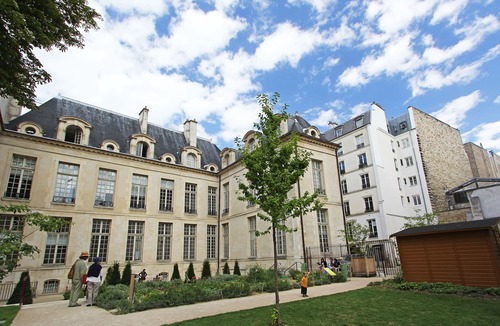 Saint-Gervais Apartment | Design & Luxurious Apartment in the Heart of Marais A/C - 2 minutes to metro
