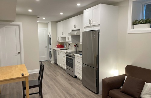 Roncesvalles Village House | Designer-renovated 1 bedroom in Roncesvalles Village