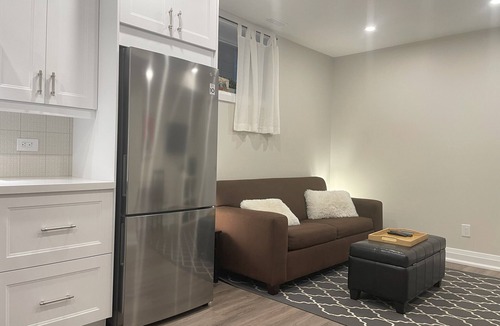 Roncesvalles Village House | Designer-renovated 1 bedroom in Roncesvalles Village