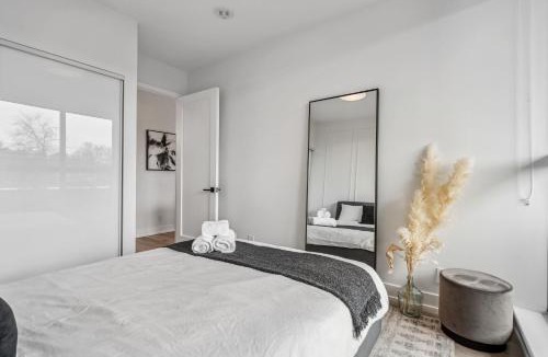 Mount Pleasant West Apartment | Designer Yonge & Eglinton Gem, Parking, 65 TV