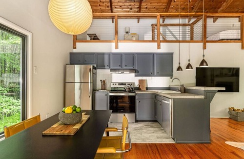 Denver Cabin | Destino Catskills Chalet - Hot Tub and Fire Place