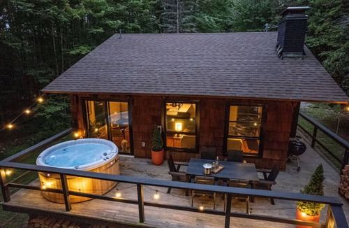 Denver Cabin | Destino Catskills Chalet - Hot Tub and Fire Place