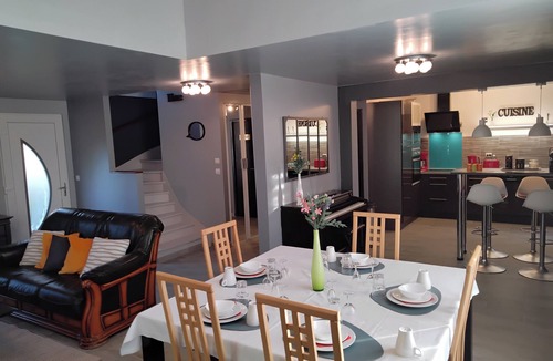 Noisiel House | Detached house with garden. Between Paris & Disney. Wi-Fi & Break fast Free