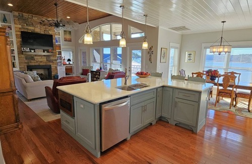 Shady Bay House | Devine Destination