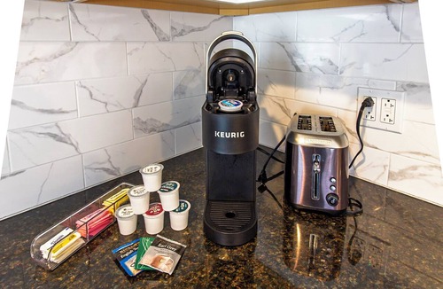 Wayne Apartment | Devon - Horse Show, History, Walk to Shops, Café's