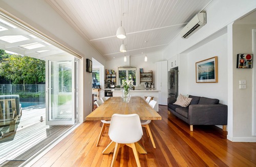 Devonport House | Devonport villa with sunny yard and beautiful pool