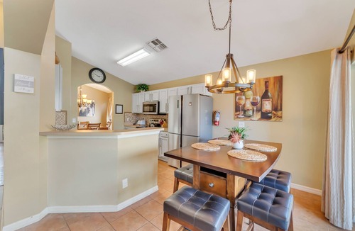 Solana House | DINEY MAGIC VILLA LOCATION! 5BR POOL, 2 DISNEY ROOMS, 8 MILES TO DISNEY